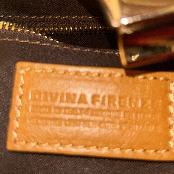 Davina Firenze - Picture 5 of 5
